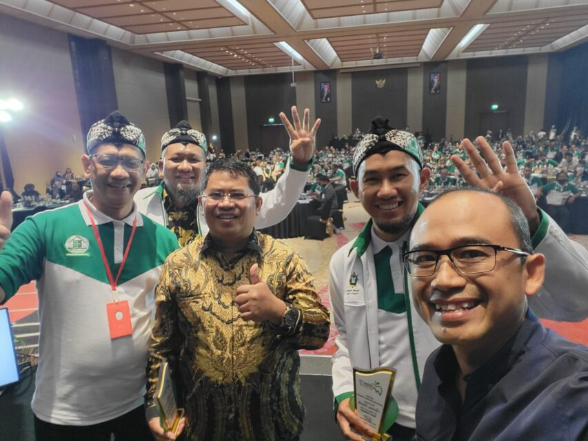 Ketua APERSI Jatim Makhrus Soleh (kanan) bersama para pemateri Silaknas VI DPS di Kota Batu.